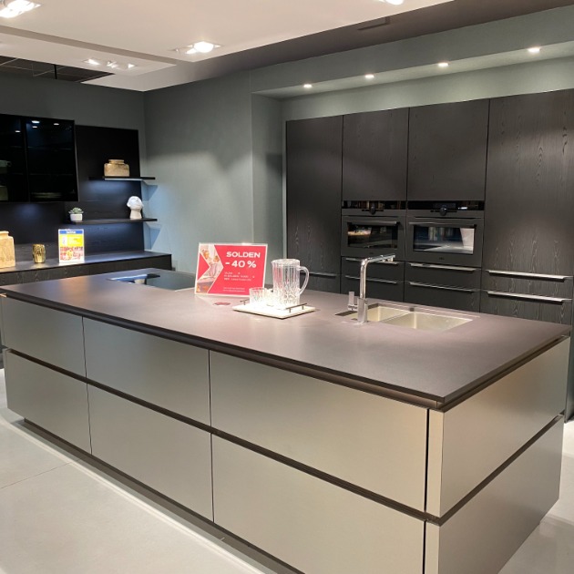 Keuken met highend AEG toestellen en Dekton - 15.000€